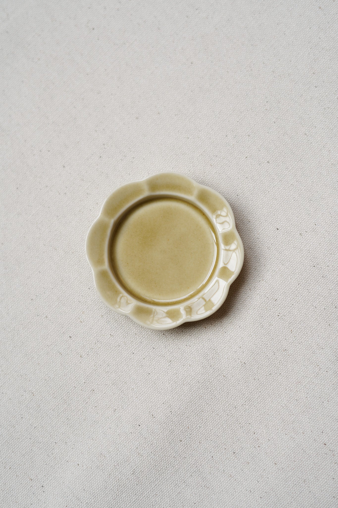 Hibi - Seto Porcelain Flower Incense Dish