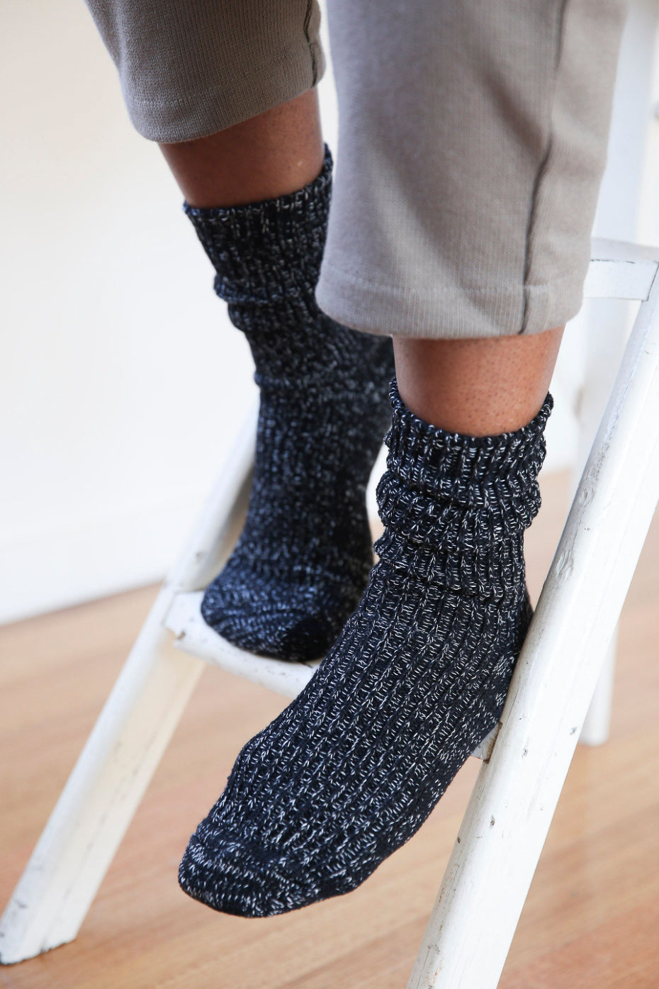 Nishiguchi Kutsushita: Boston Hemp Cotton Socks